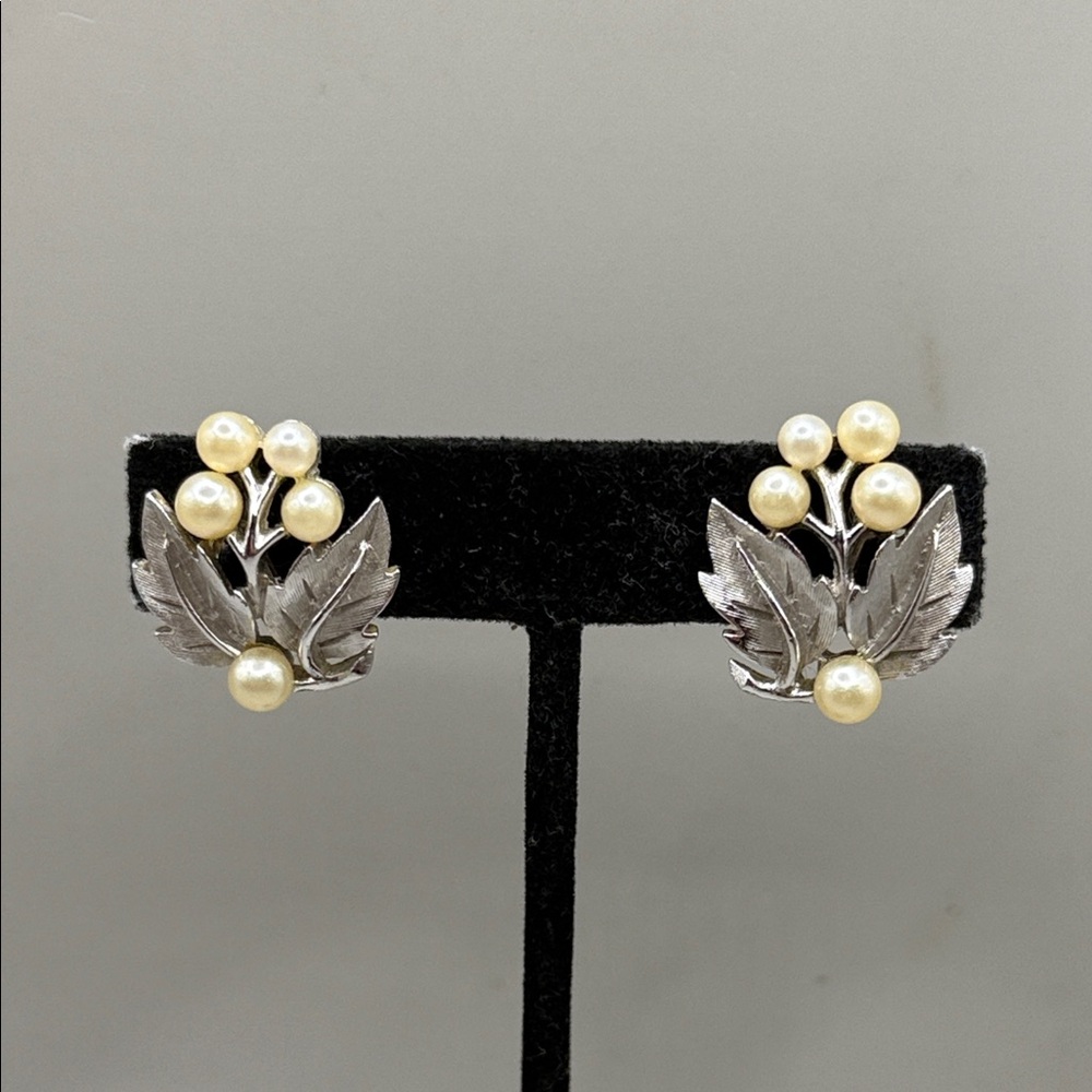 Elegant Vintage Trifari Silver Tone Faux Pearl Leaf Clip On Statement Earrings